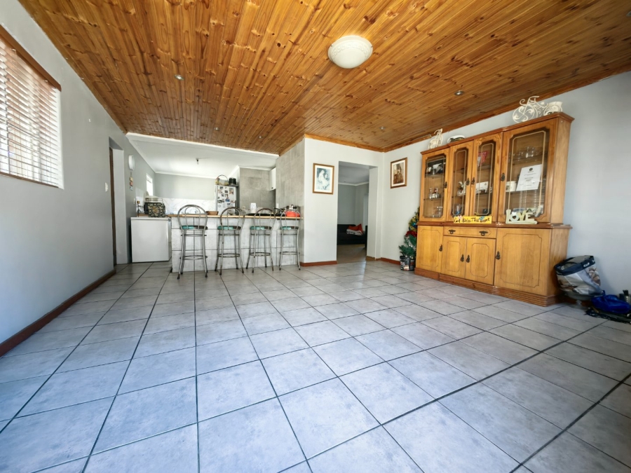 4 Bedroom Property for Sale in Richwood Western Cape